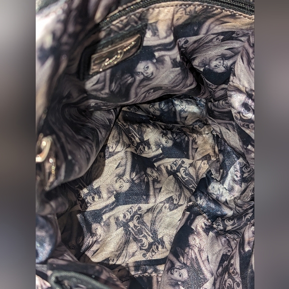 Junior Drake black Italian leather pleated shoulder bag. - Picture 12 of 13